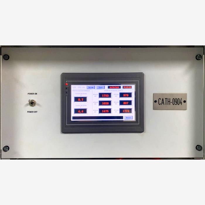 Alimentatore con controlli digitali Alimentatore con controlli digitali